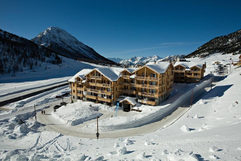 Residence Club Mmv Le Hameau Des Airelles **** Montgenevre Exterior photo